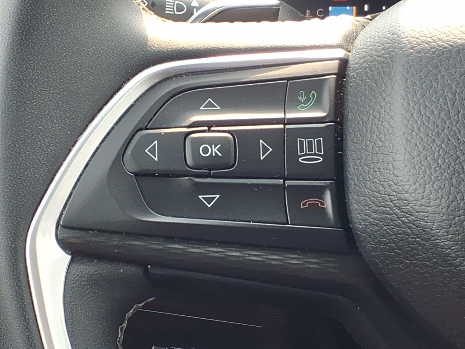 2023 Jeep Grand Cherokee Laredo X 4x4