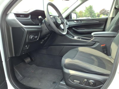 2023 Jeep Grand Cherokee Laredo X 4x4