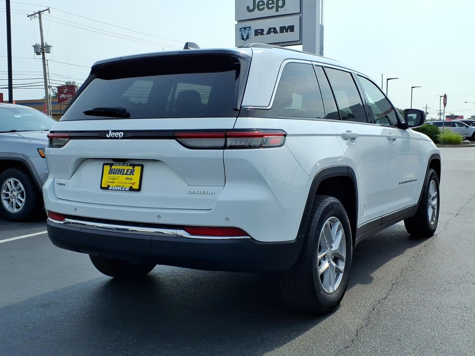 2023 Jeep Grand Cherokee Laredo X 4x4