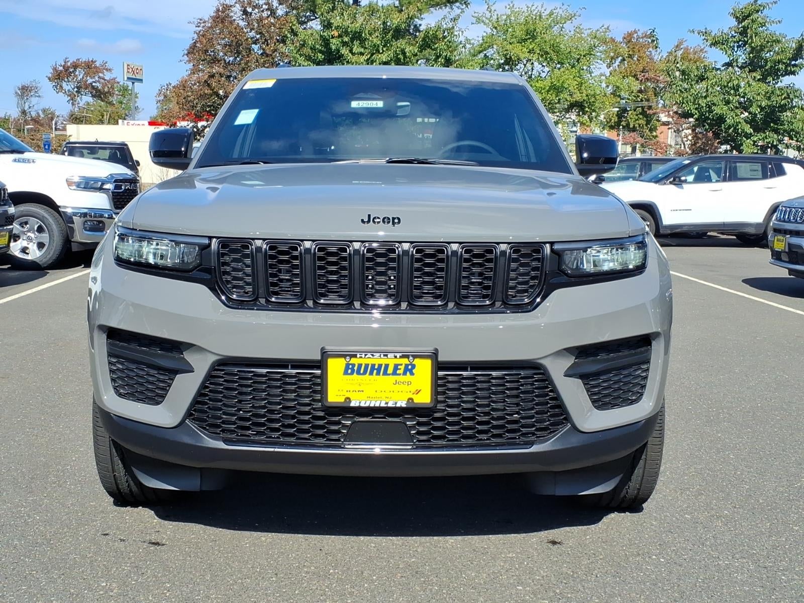 2027 Jeep Grand Cherokee GRAND CHEROKEE LAREDO X 4X4