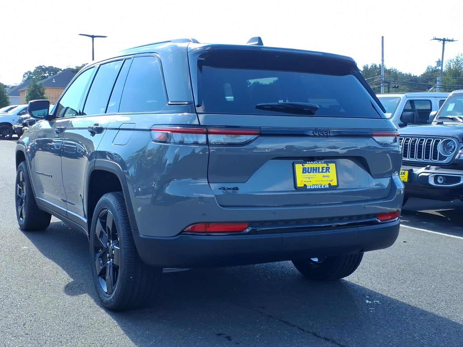 2027 Jeep Grand Cherokee GRAND CHEROKEE LAREDO X 4X4