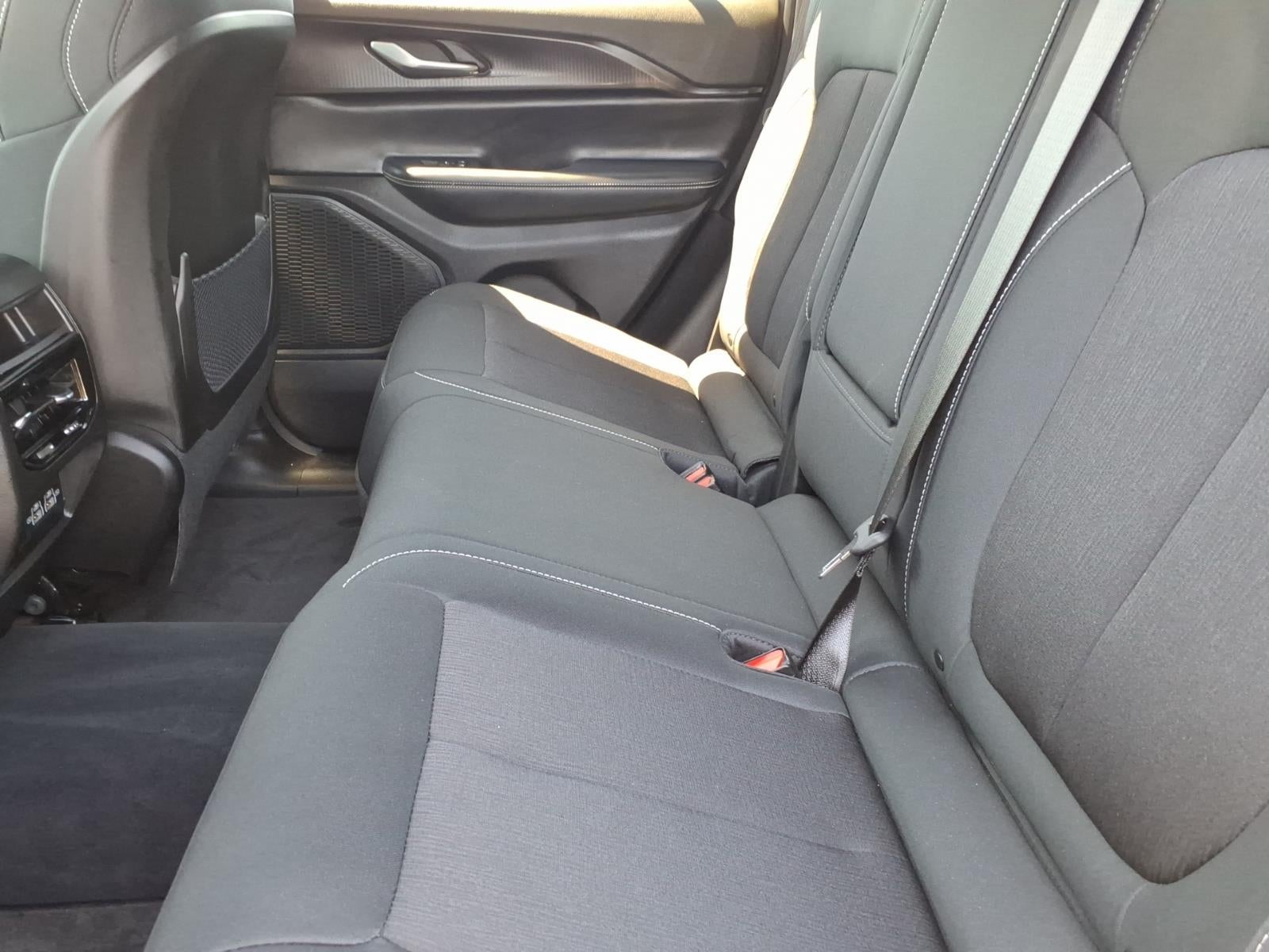 2023 Jeep Grand Cherokee Laredo 4x4