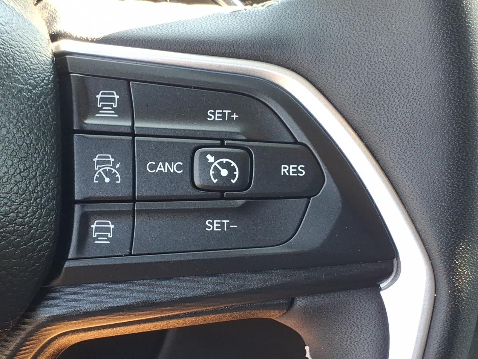 2023 Jeep Grand Cherokee Laredo 4x4