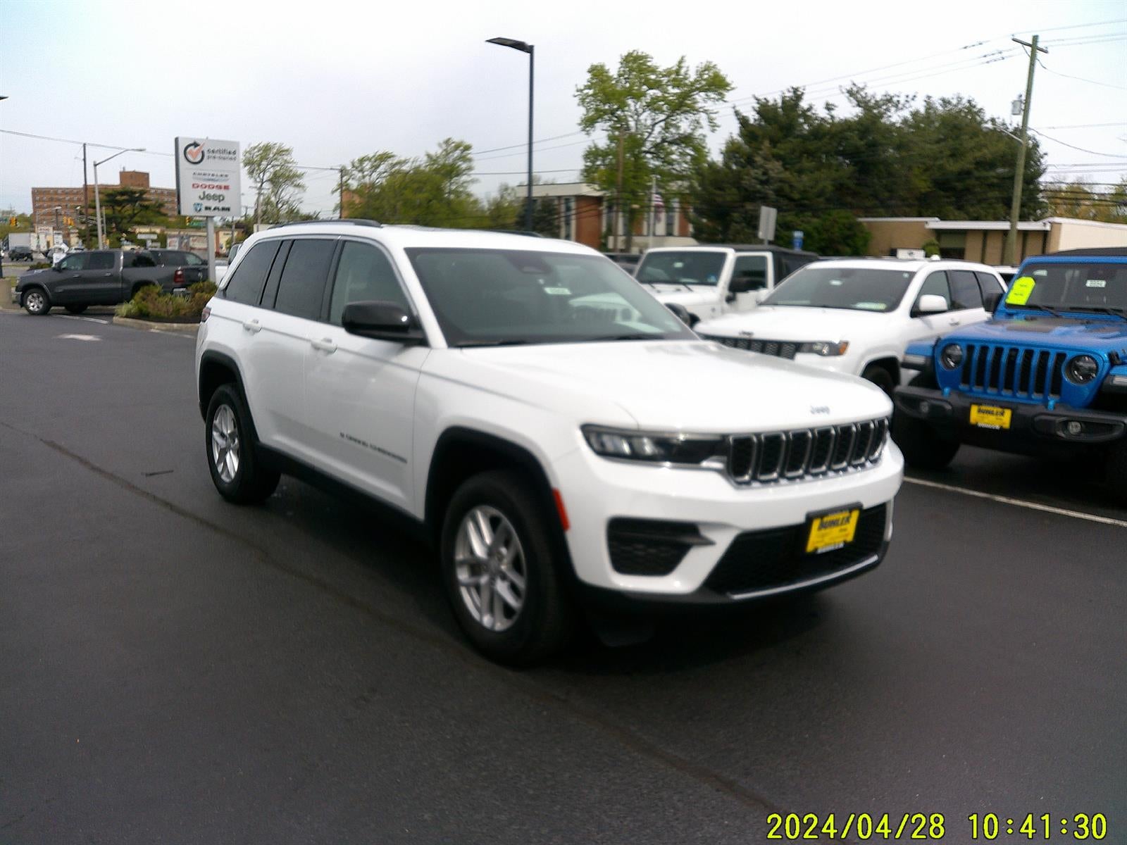 2023 Jeep Grand Cherokee Laredo 4x4