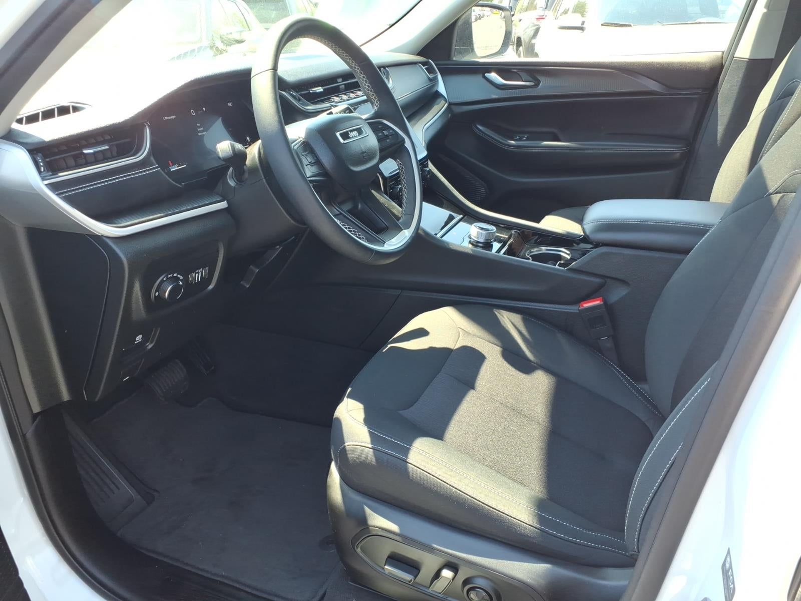 2023 Jeep Grand Cherokee Laredo 4x4