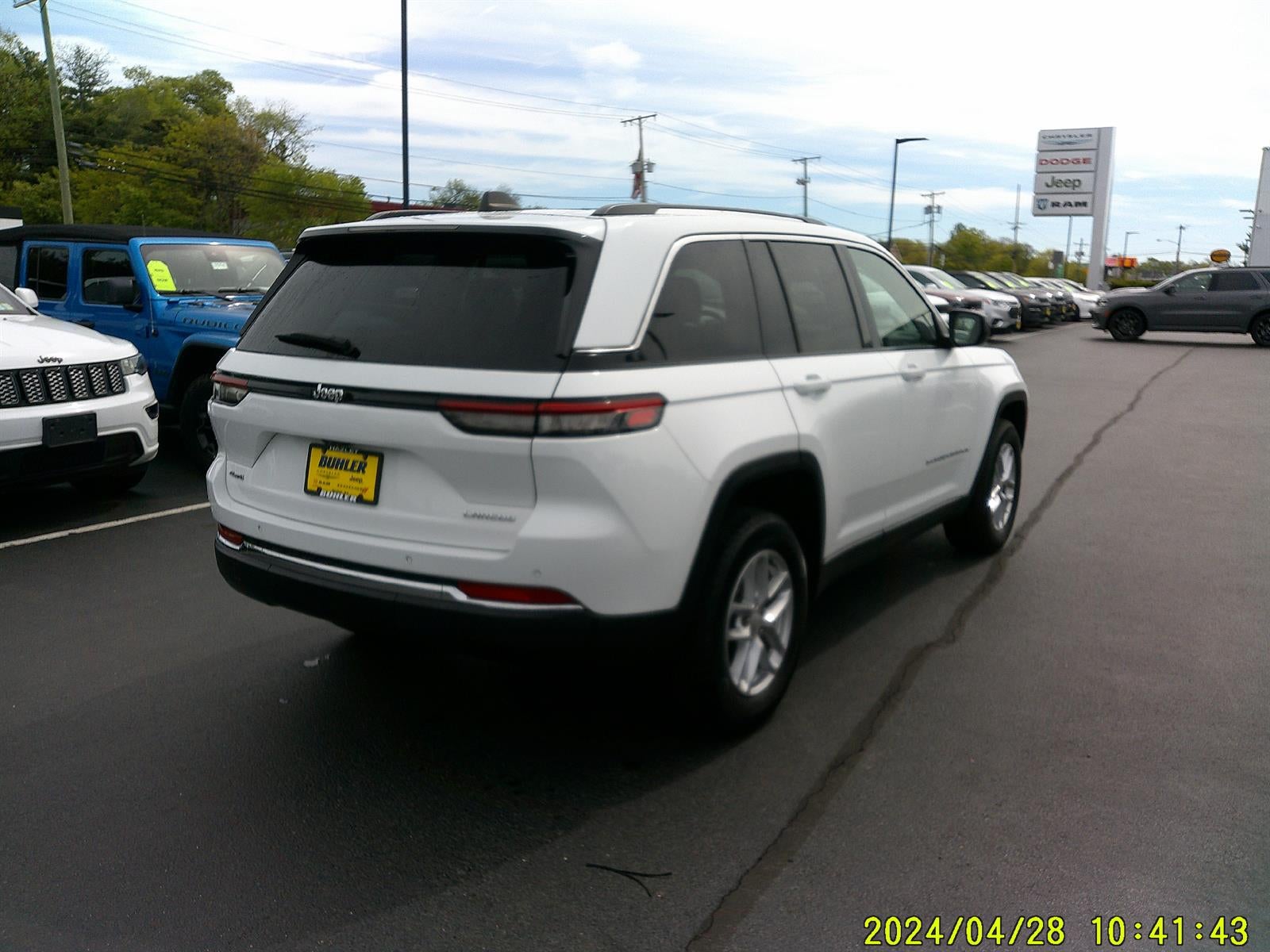 2023 Jeep Grand Cherokee Laredo 4x4