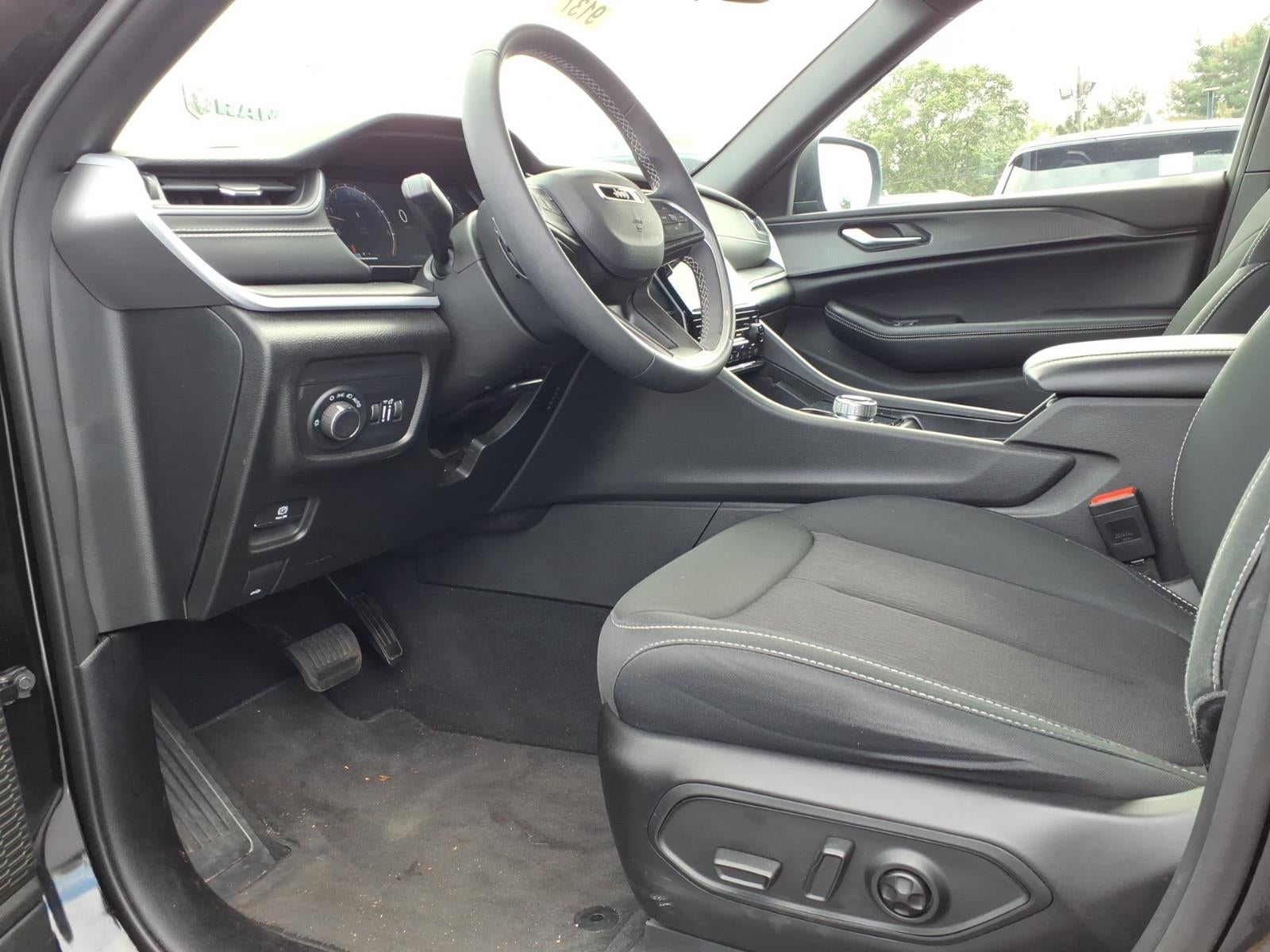 2024 Jeep Grand Cherokee Laredo 4x4