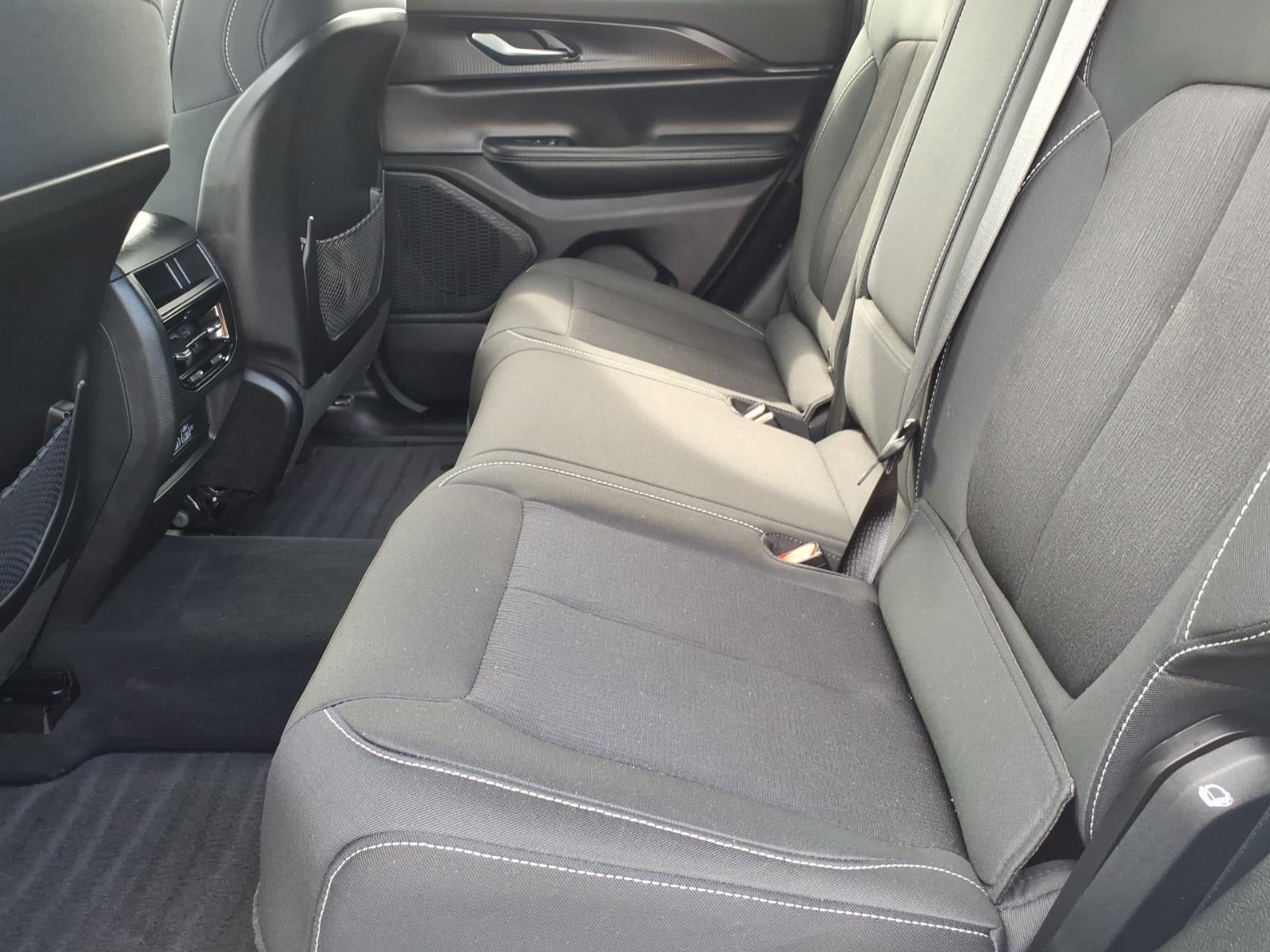 2023 Jeep Grand Cherokee Laredo 4x4