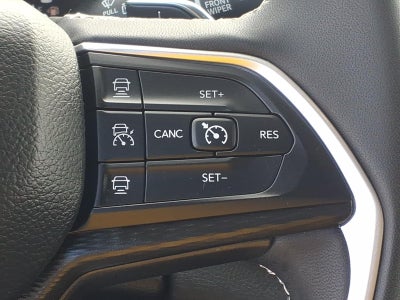 2023 Jeep Grand Cherokee Laredo 4x4