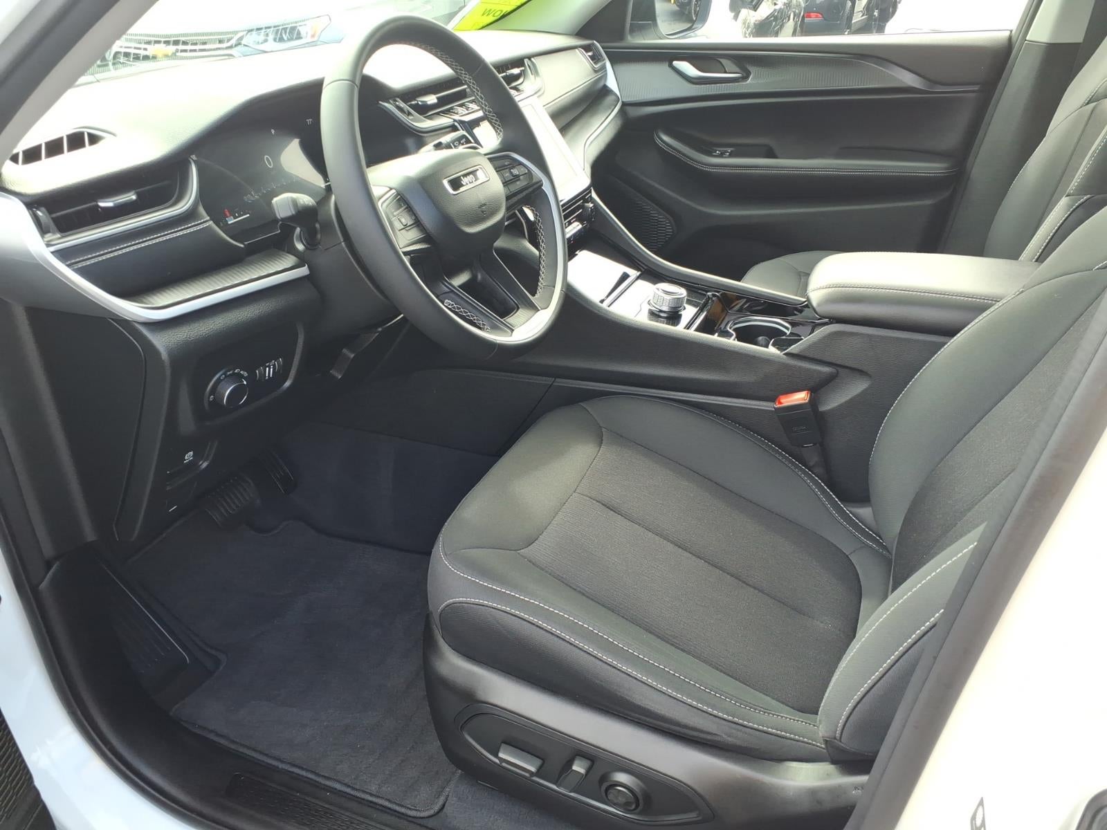 2023 Jeep Grand Cherokee Laredo 4x4