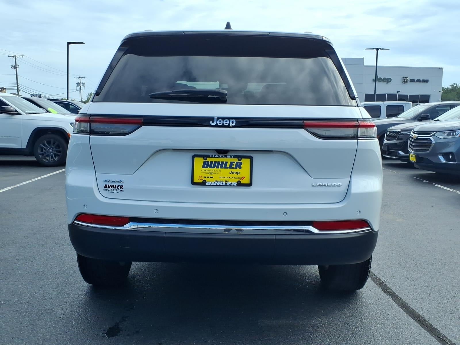 2023 Jeep Grand Cherokee Laredo 4x4