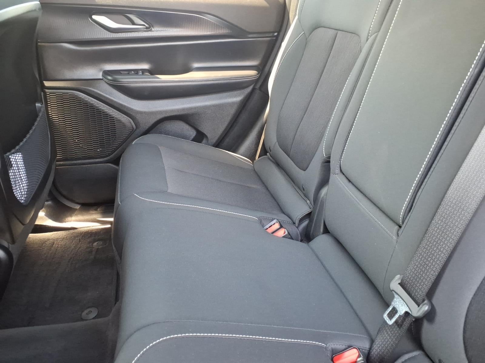 2023 Jeep Grand Cherokee Laredo 4x4