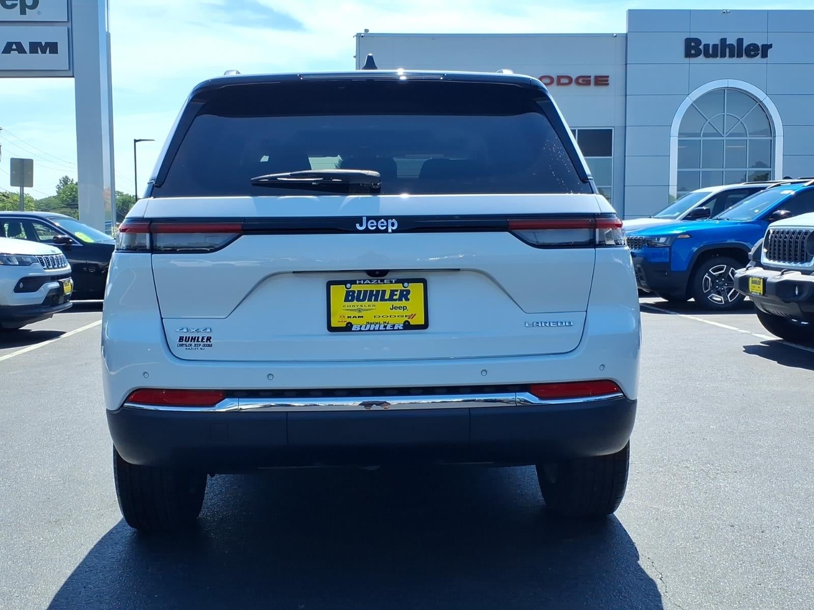 2023 Jeep Grand Cherokee Laredo 4x4