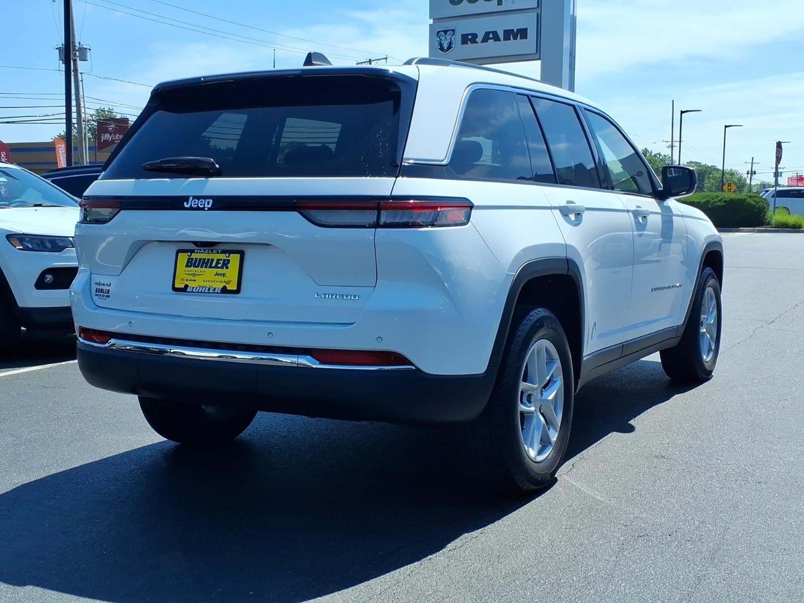 2023 Jeep Grand Cherokee Laredo 4x4
