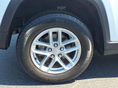 2023 Jeep Grand Cherokee Laredo 4x4