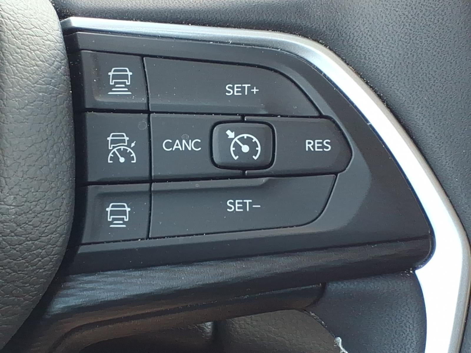 2023 Jeep Grand Cherokee Laredo 4x4