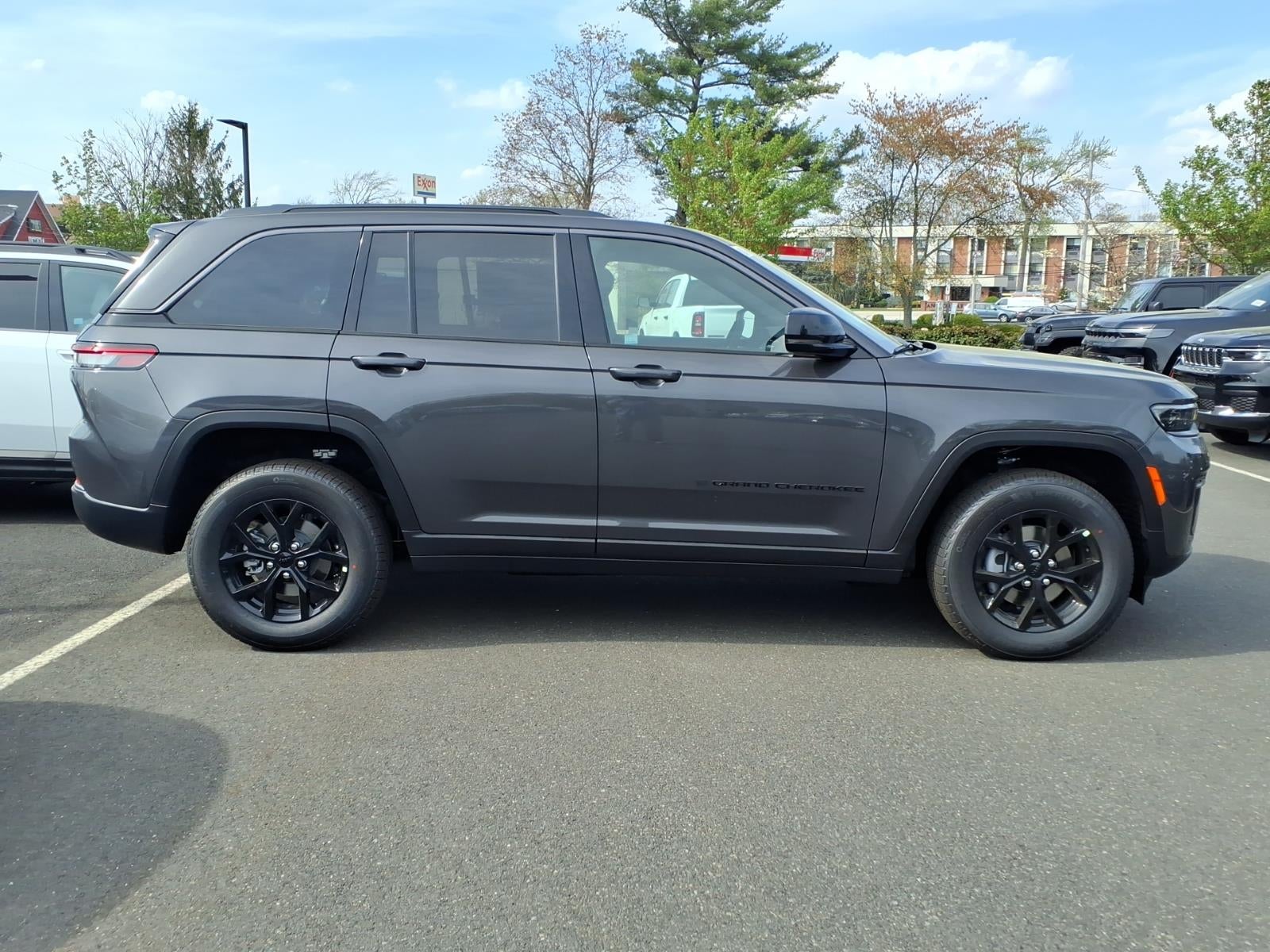 2026 Jeep Grand Cherokee GRAND CHEROKEE LAREDO ALTITUDE 4X4