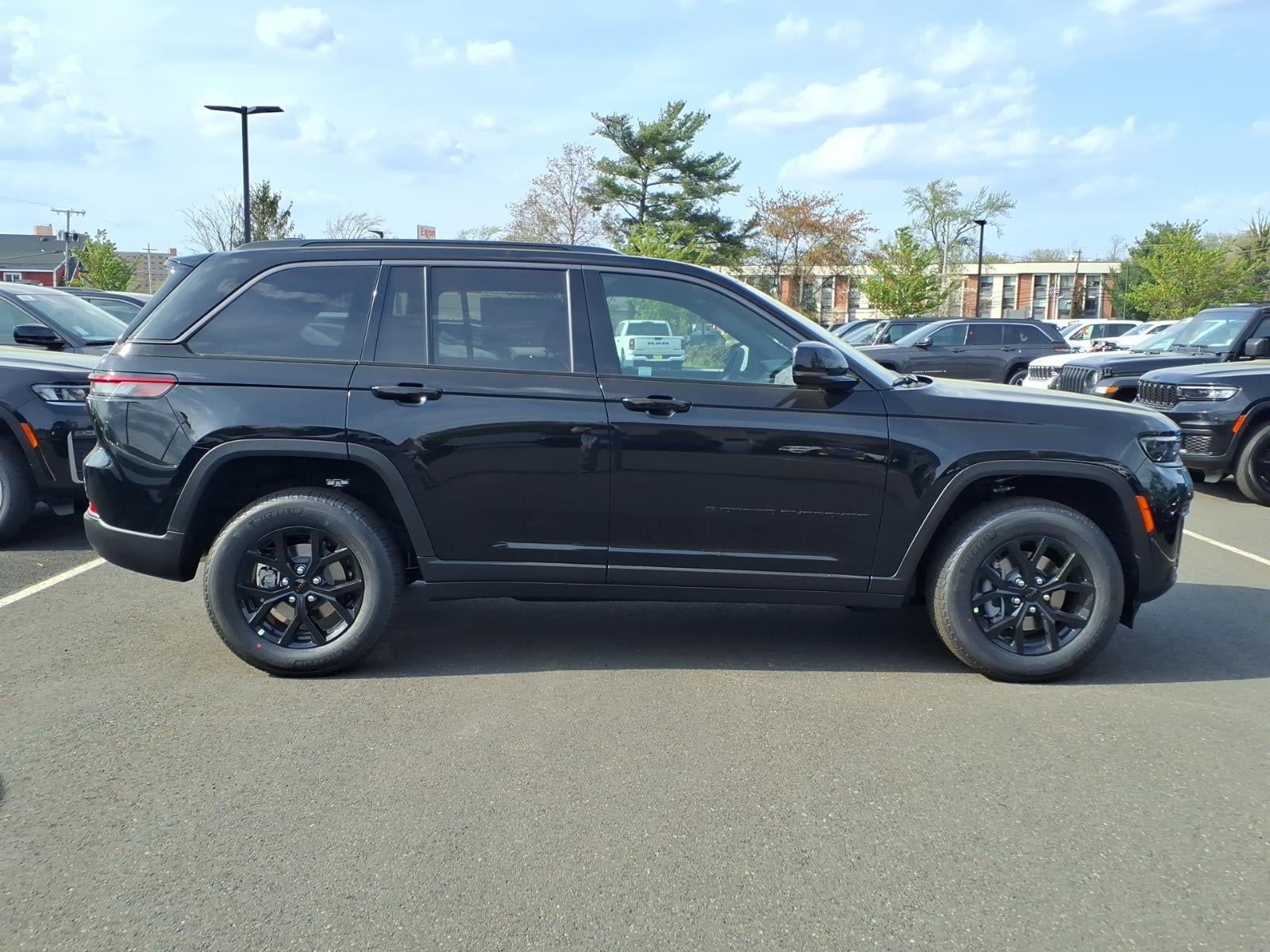 2026 Jeep Grand Cherokee GRAND CHEROKEE LAREDO ALTITUDE 4X4