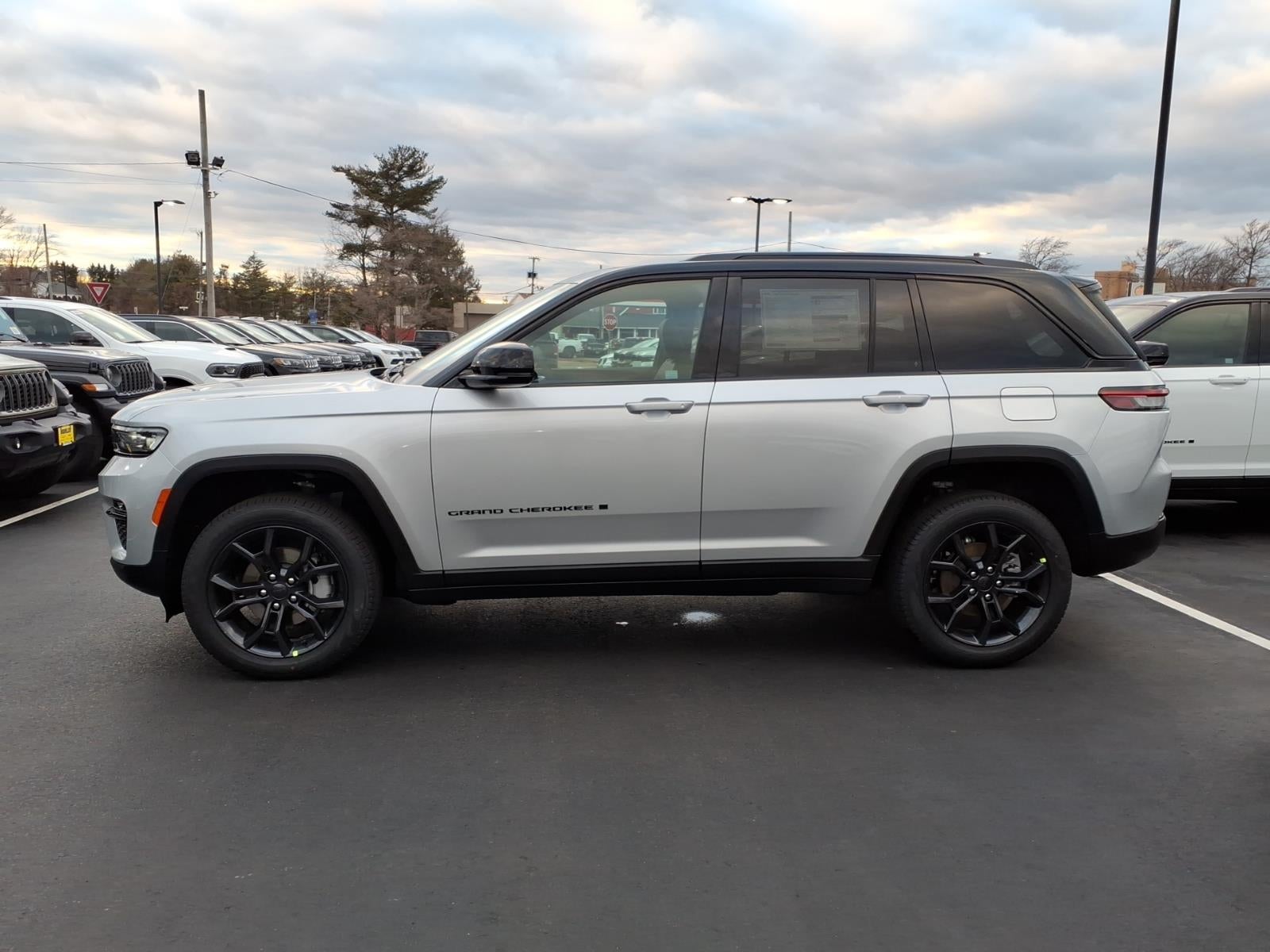 2025 Jeep Grand Cherokee GRAND CHEROKEE LIMITED 4X4