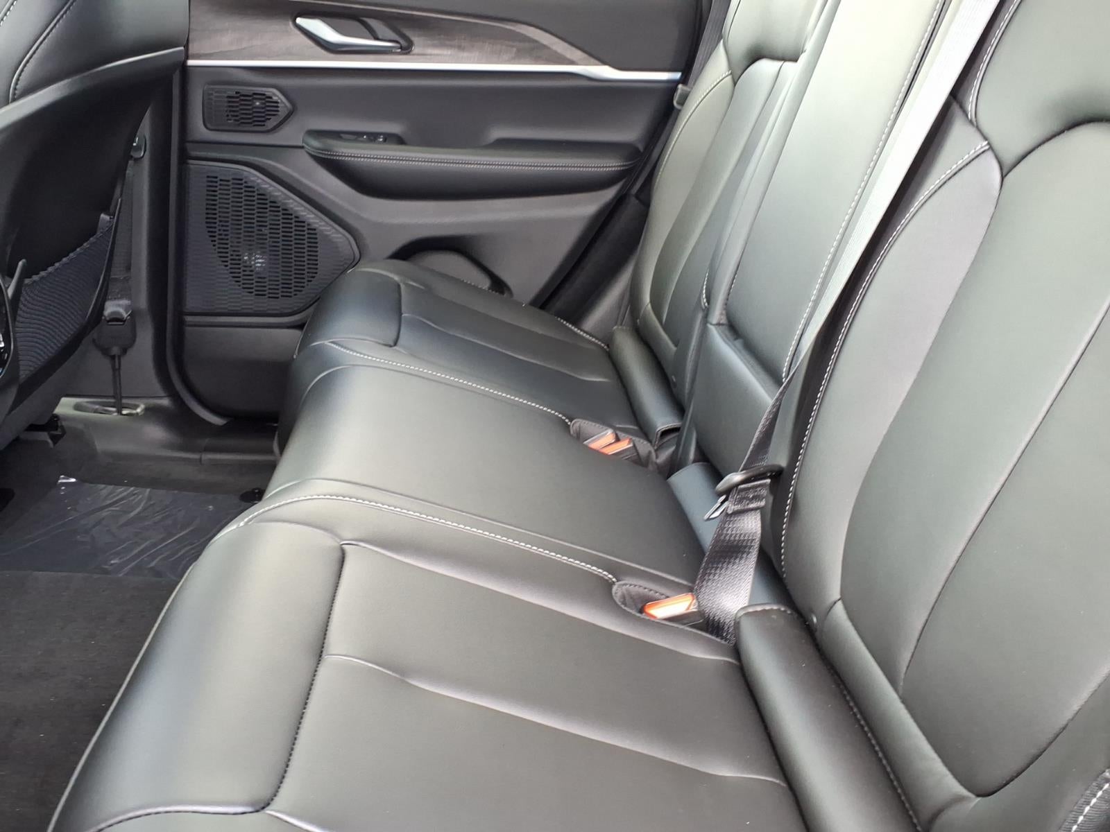 2027 Jeep Grand Cherokee GRAND CHEROKEE LIMITED 4X4