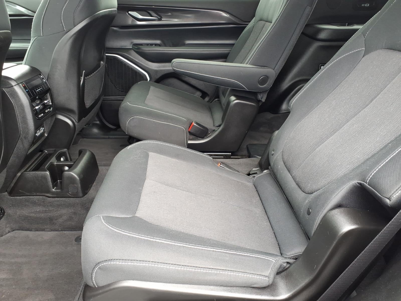 2022 Jeep Grand Cherokee L Laredo 4x4