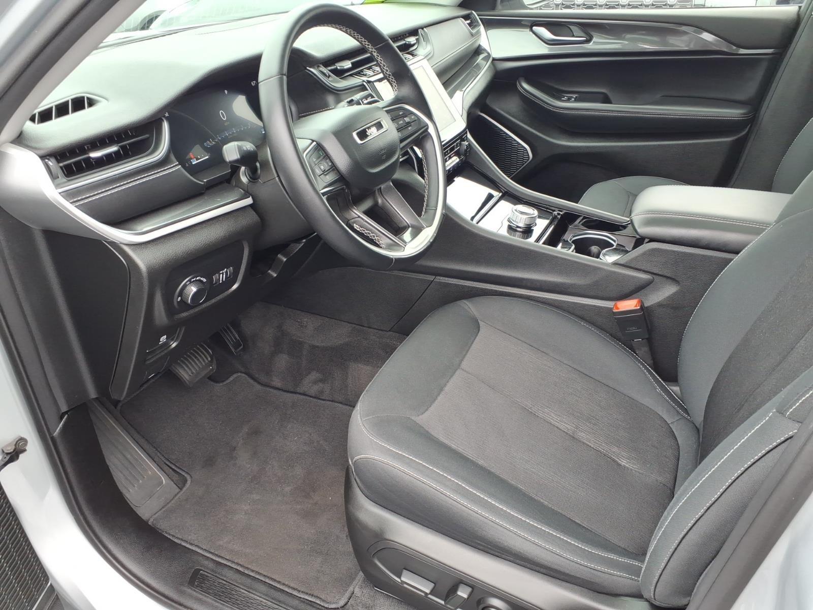2022 Jeep Grand Cherokee L Laredo 4x4