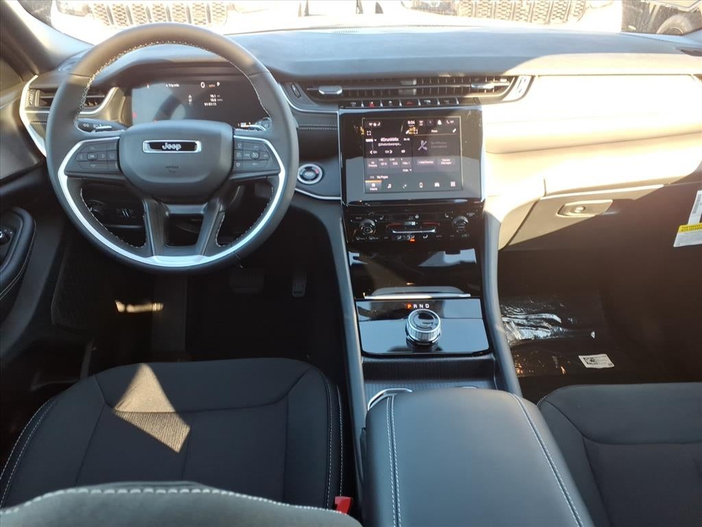 2025 Jeep Grand Cherokee GRAND CHEROKEE L LAREDO X 4X4