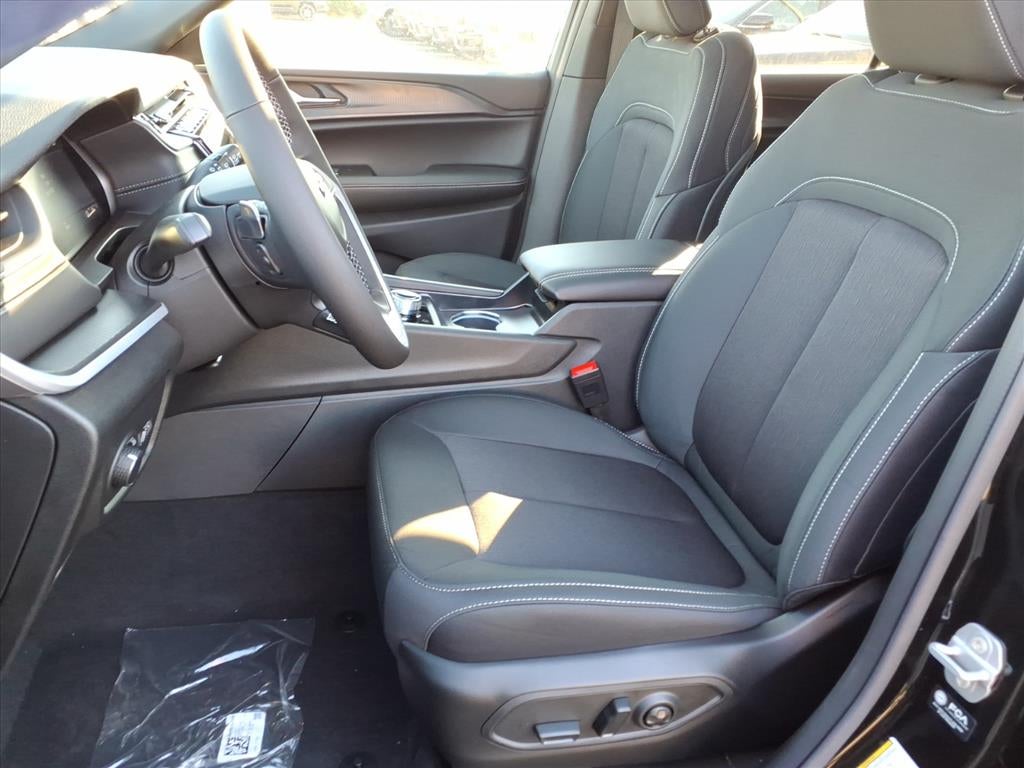 2025 Jeep Grand Cherokee GRAND CHEROKEE L LAREDO X 4X4