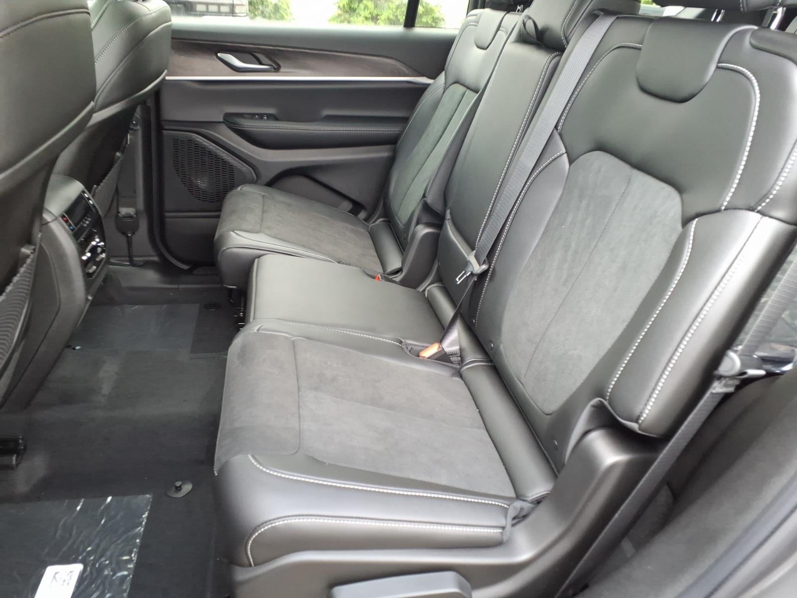 2026 Jeep Grand Cherokee GRAND CHEROKEE L LAREDO ALTITUDE 4X4