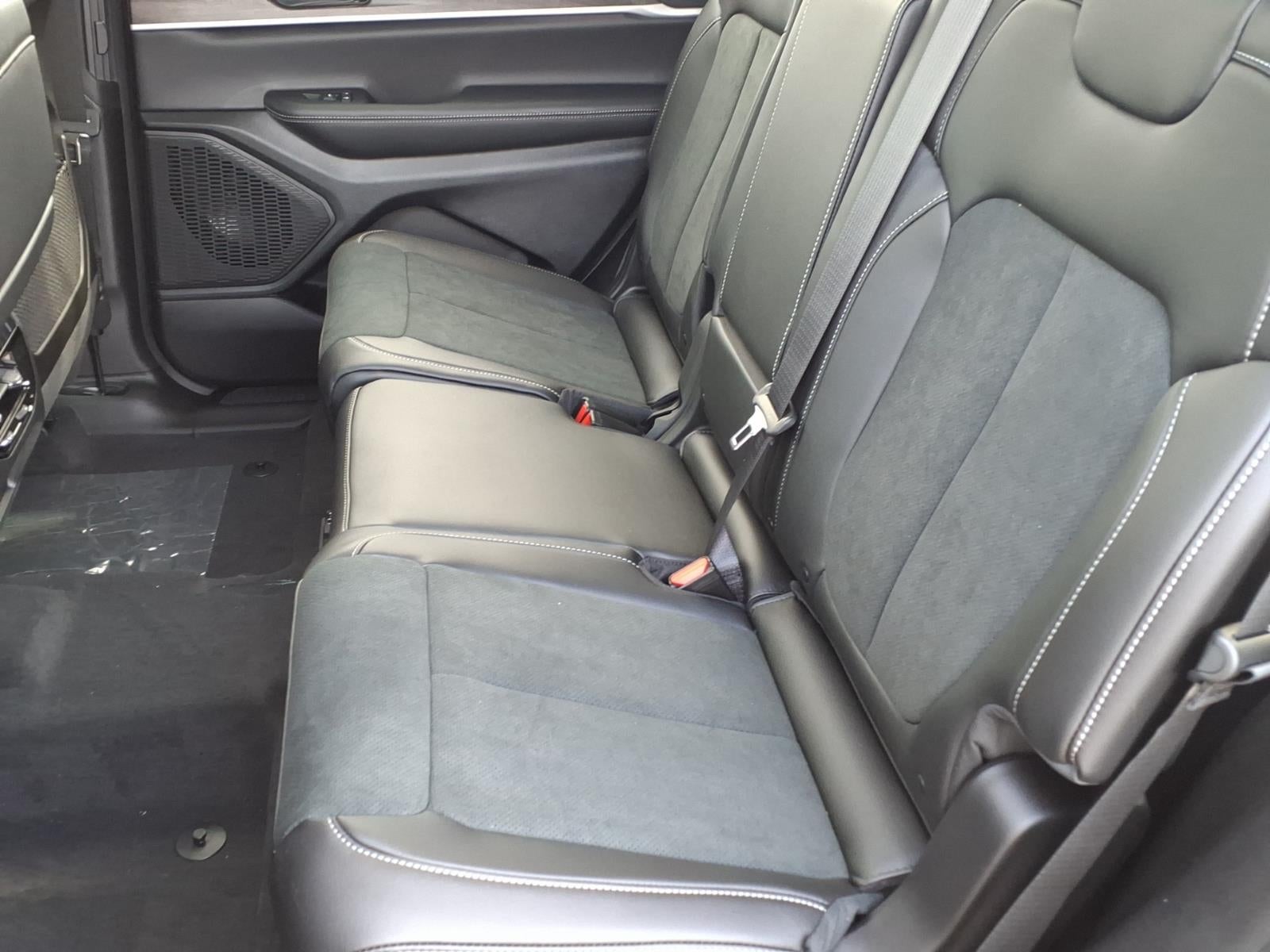 2026 Jeep Grand Cherokee GRAND CHEROKEE L LAREDO ALTITUDE 4X4