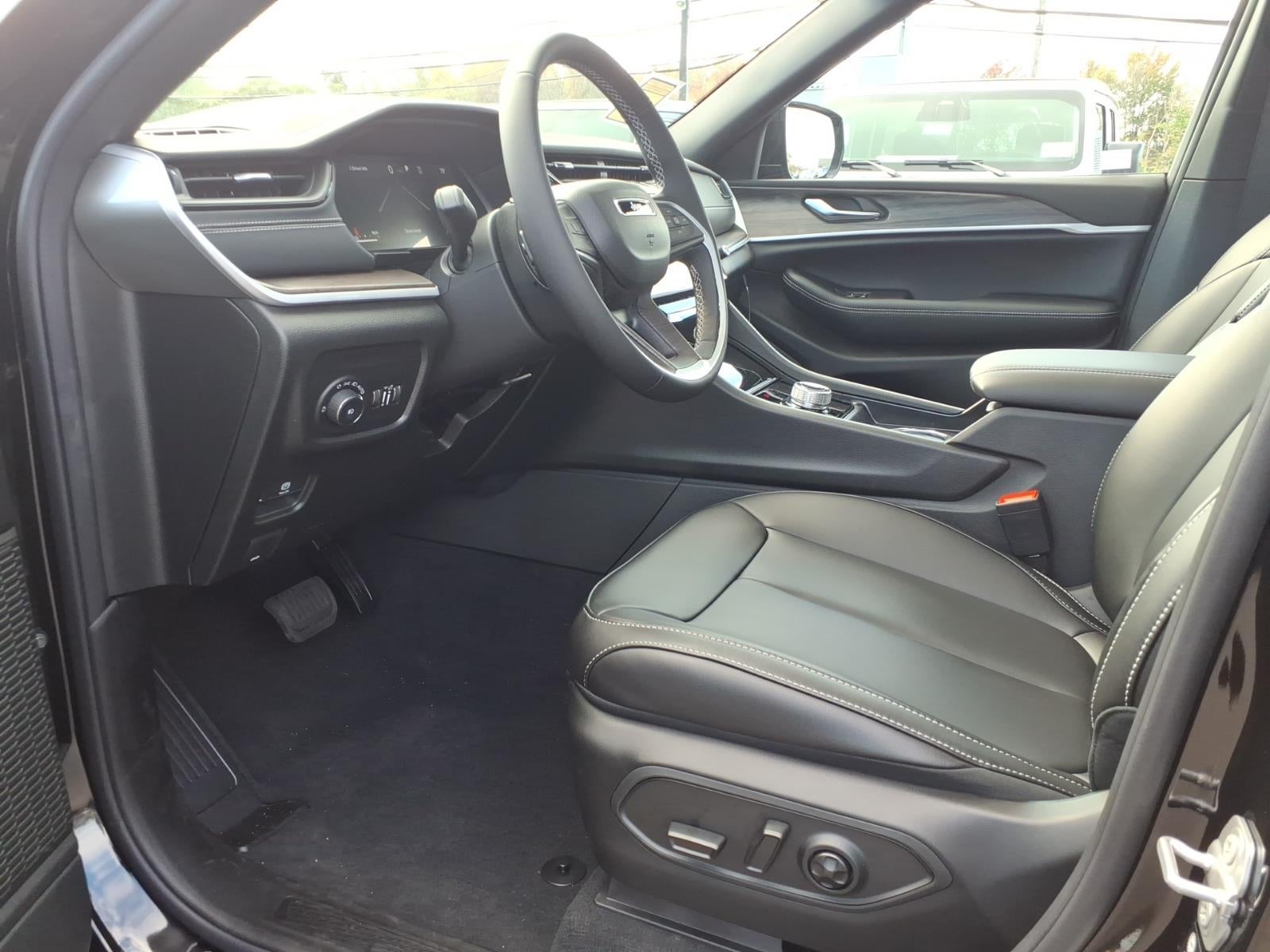 2027 Jeep Grand Cherokee GRAND CHEROKEE L LIMITED 4X4