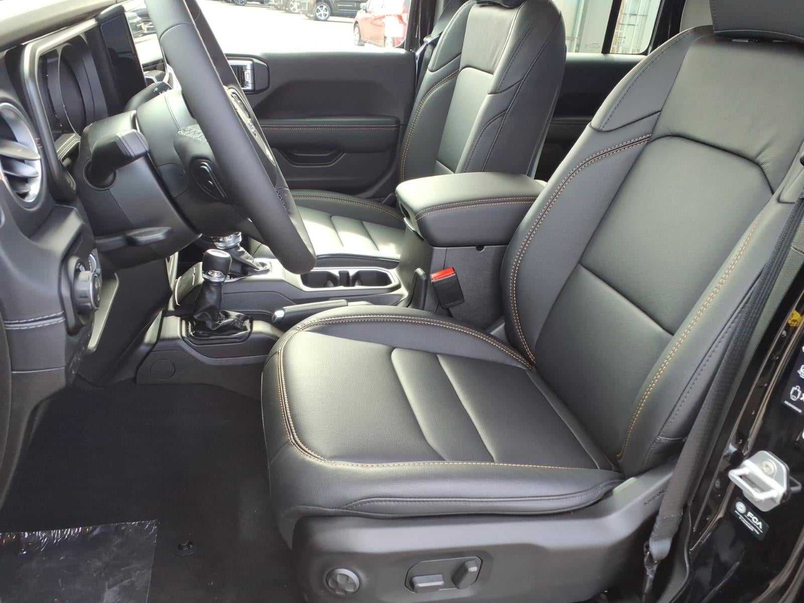 2026 Jeep Gladiator GLADIATOR SAHARA 4X4