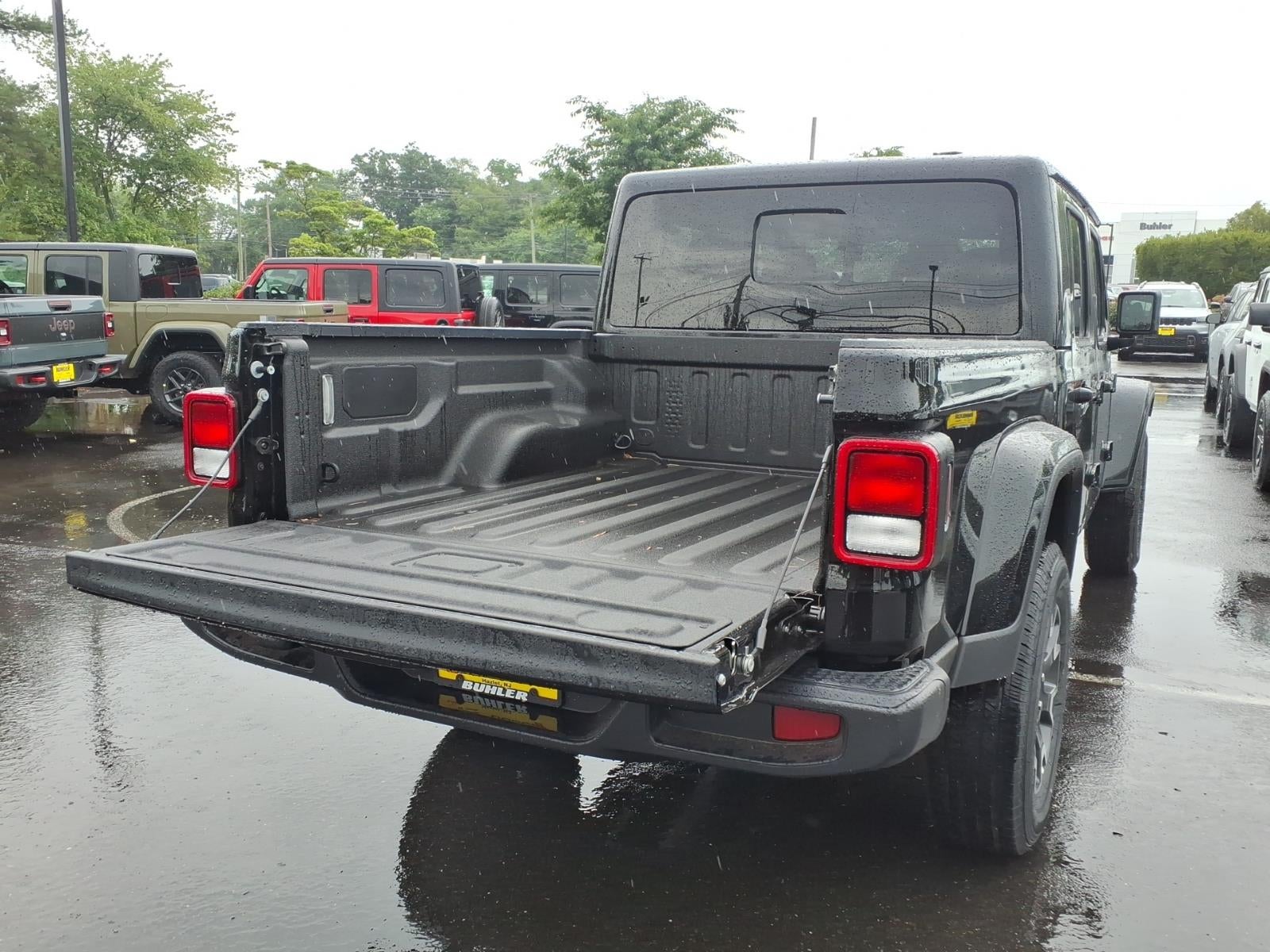 2026 Jeep Gladiator GLADIATOR SAHARA 4X4