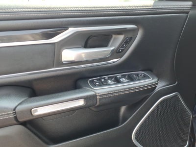 2020 RAM 1500 Laramie Crew Cab 4x4 5'7' Box