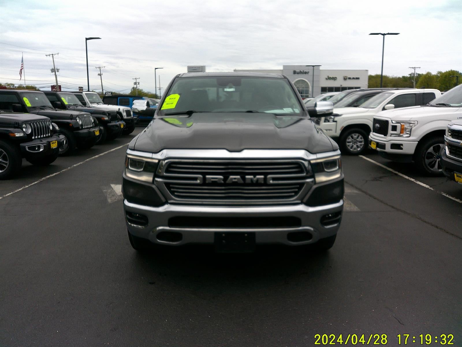 2022 RAM 1500 Laramie Crew Cab 4x4 5'7' Box