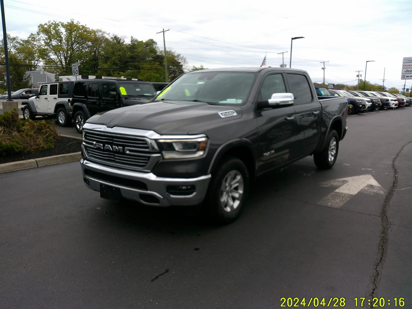2022 RAM 1500 Laramie Crew Cab 4x4 5'7' Box