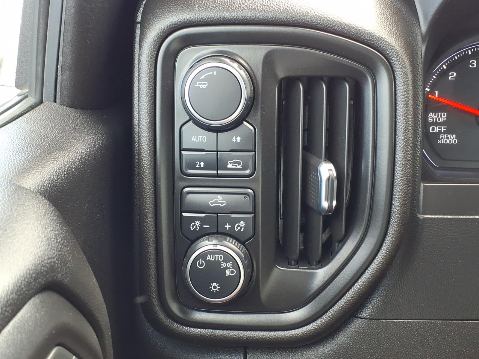 2021 Chevrolet Silverado 1500 4WD Double Cab Standard Bed Custom