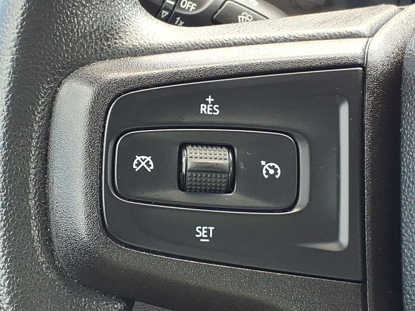 2021 Chevrolet Silverado 1500 4WD Double Cab Standard Bed Custom