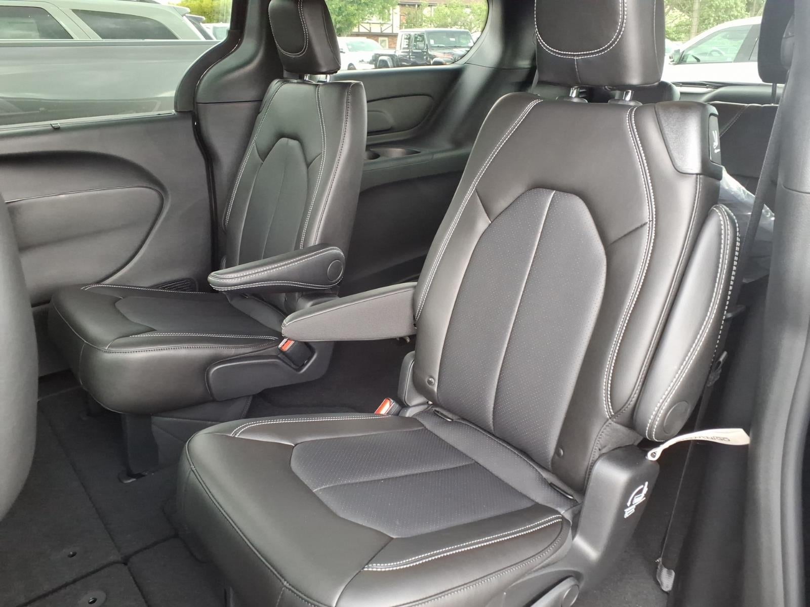 2027 Chrysler Pacifica PACIFICA SELECT