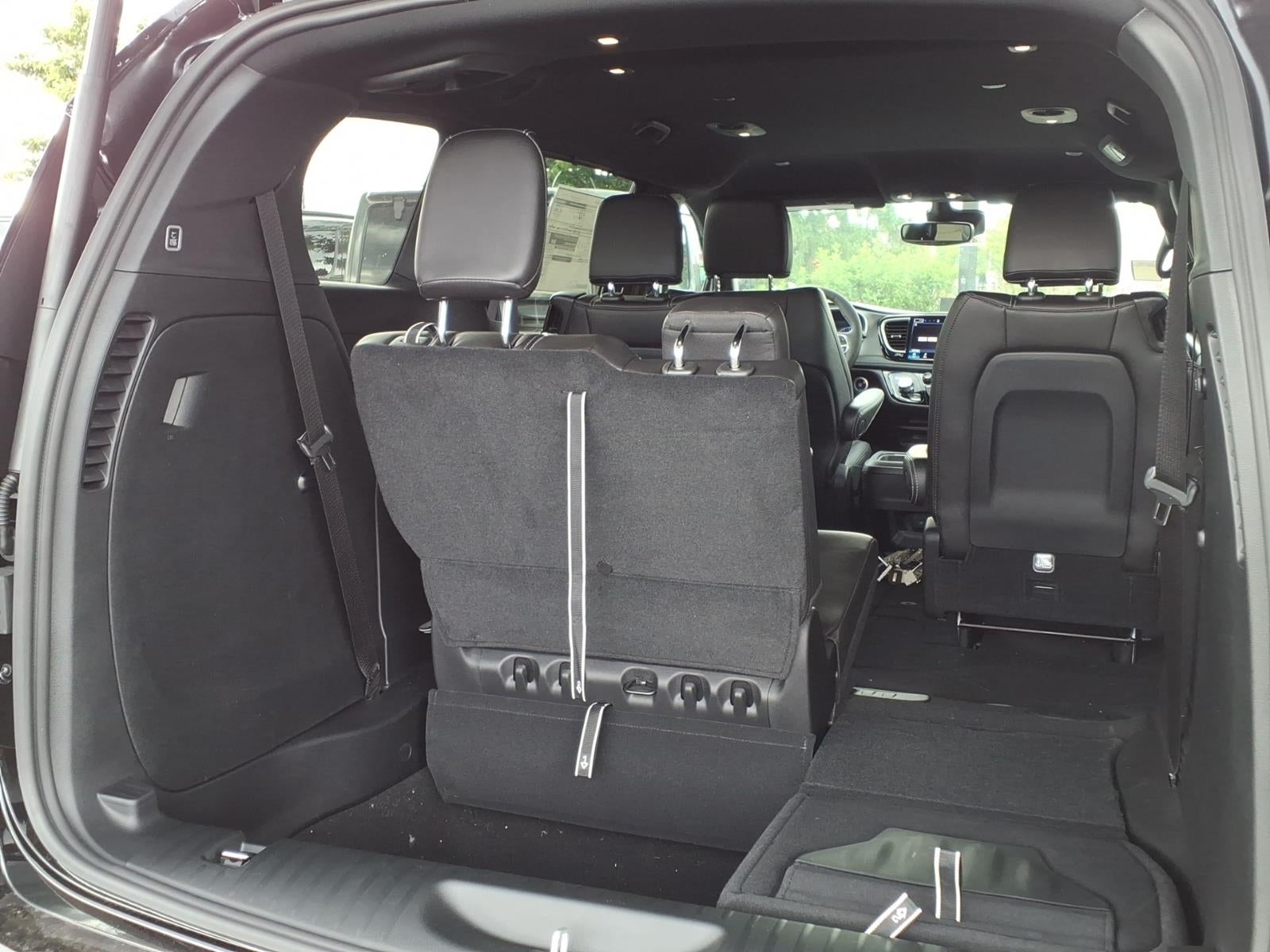 2027 Chrysler Pacifica PACIFICA SELECT