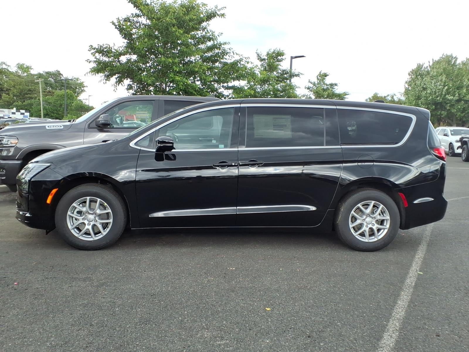 2027 Chrysler Pacifica PACIFICA SELECT