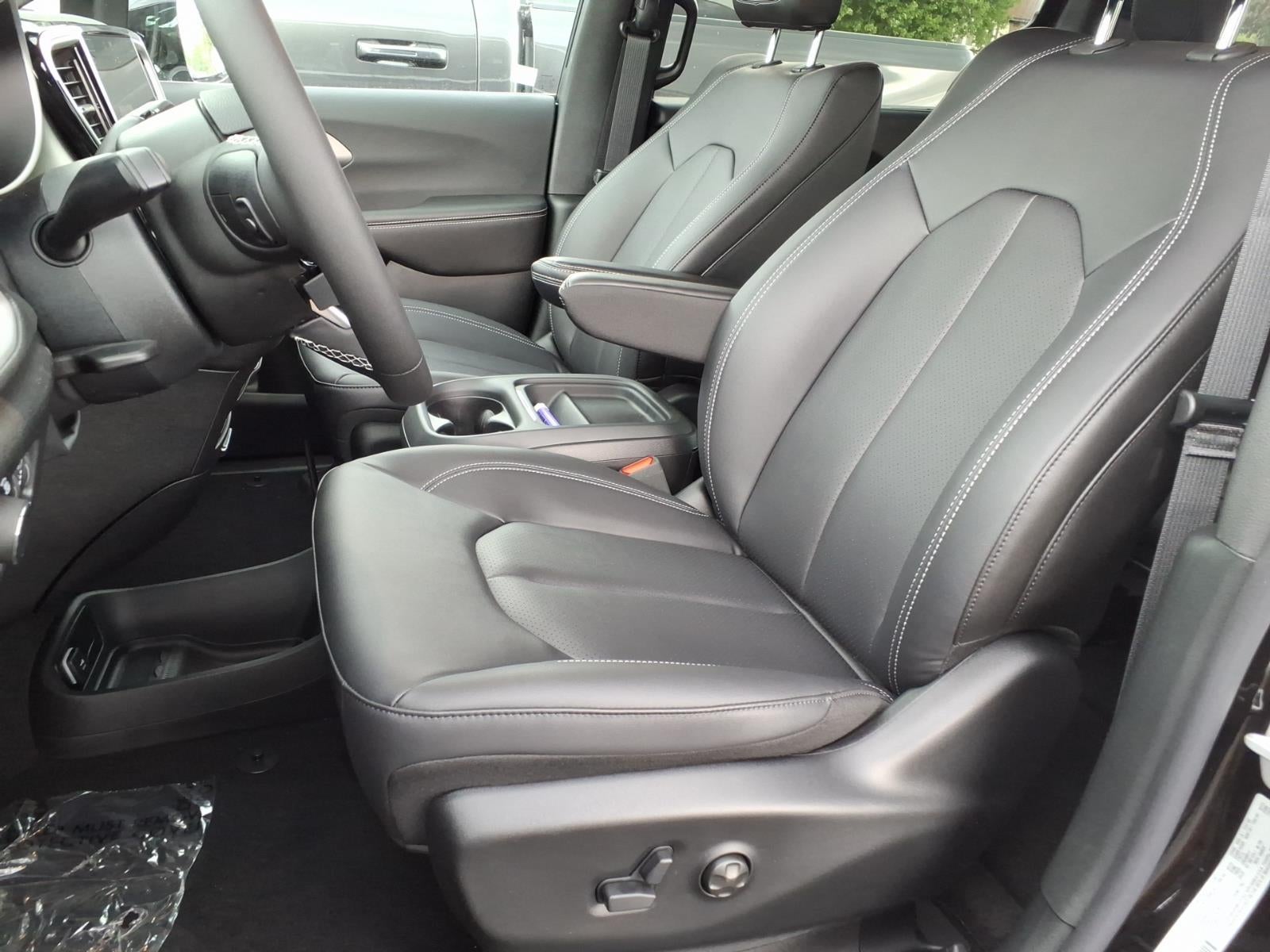 2027 Chrysler Pacifica PACIFICA SELECT