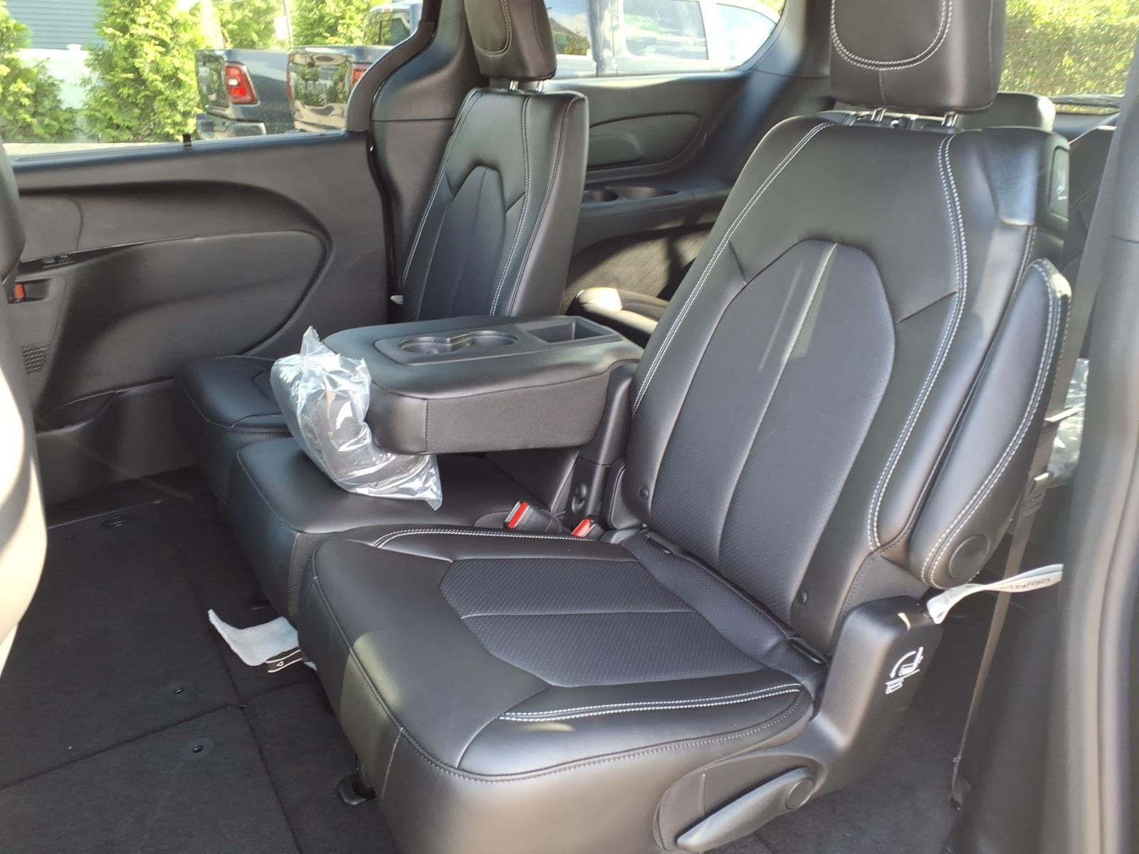 2027 Chrysler Pacifica PACIFICA SELECT
