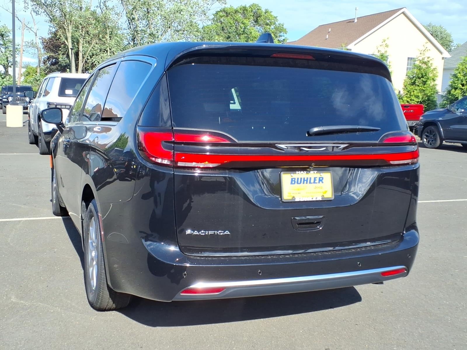 2027 Chrysler Pacifica PACIFICA SELECT