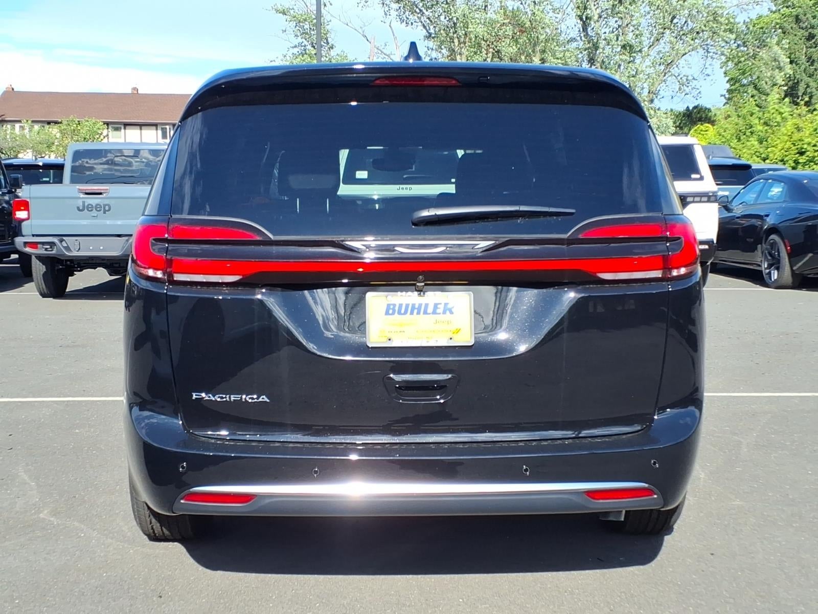 2027 Chrysler Pacifica PACIFICA SELECT