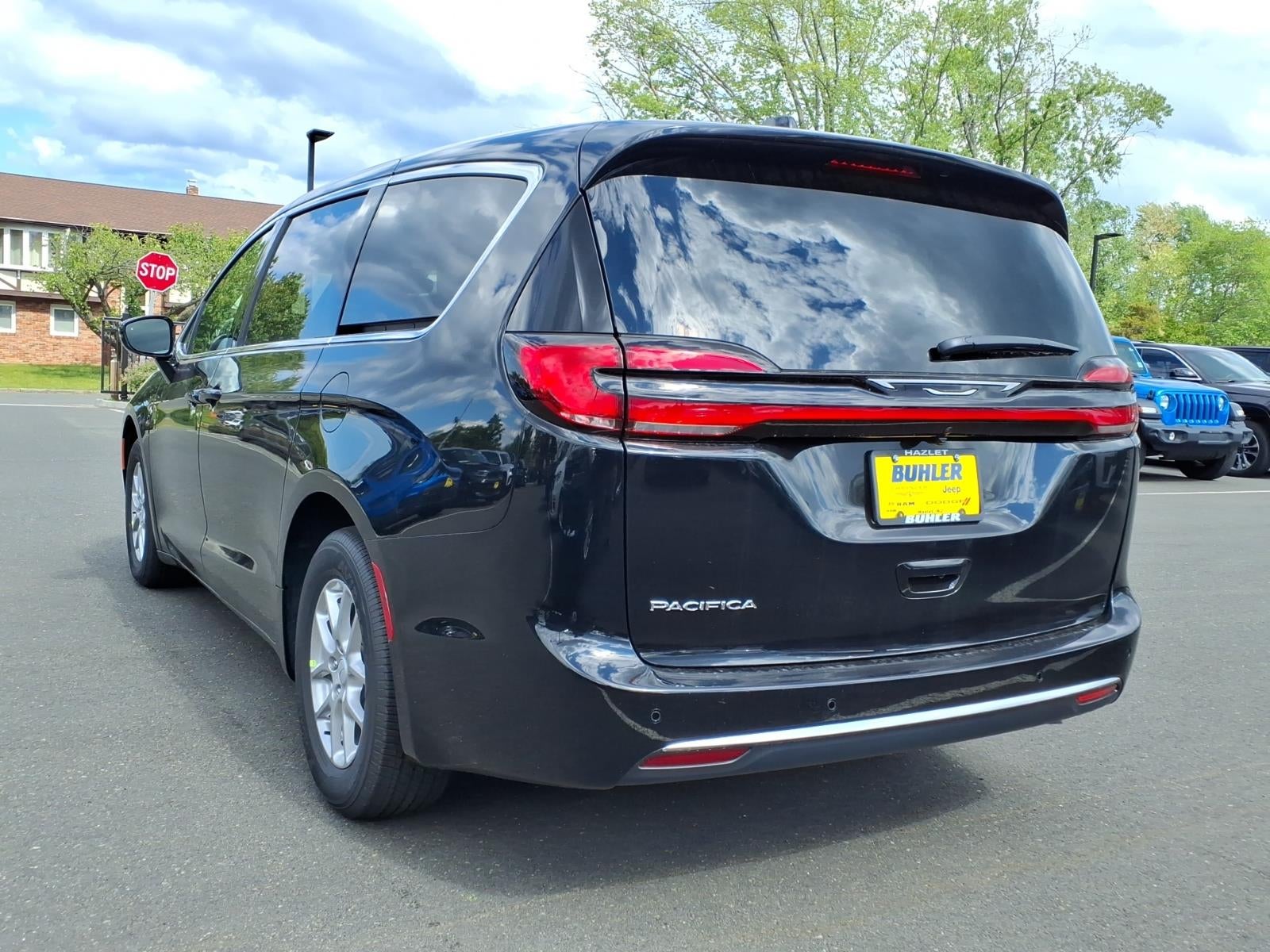 2027 Chrysler Pacifica PACIFICA SELECT