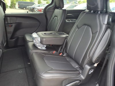 2027 Chrysler Pacifica PACIFICA SELECT