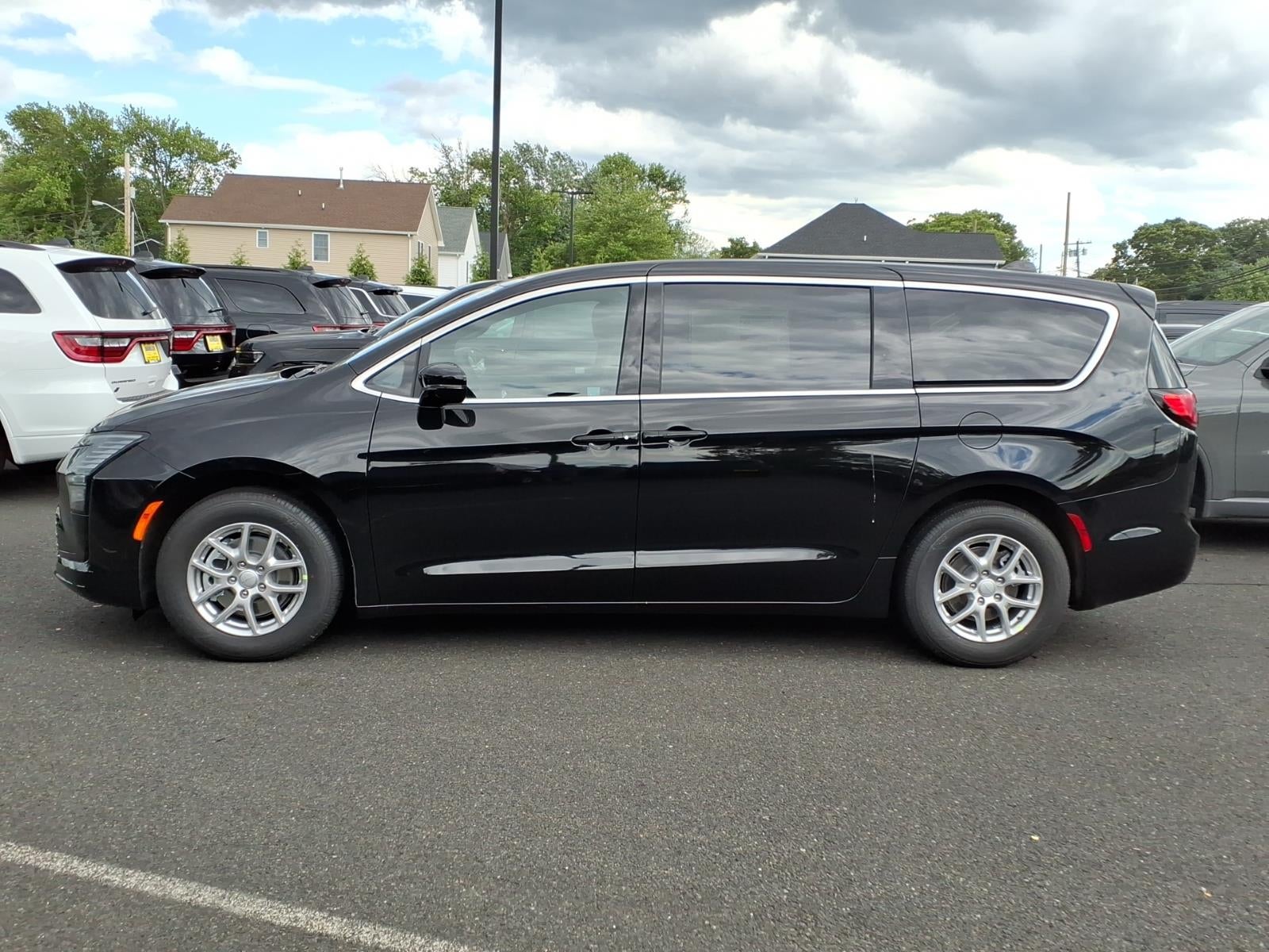 2027 Chrysler Pacifica PACIFICA SELECT