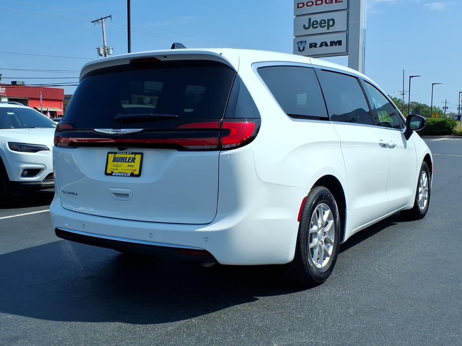 2026 Chrysler Pacifica Select