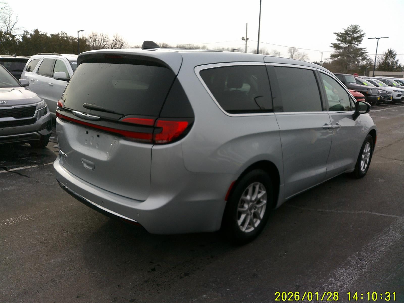 2024 Chrysler Pacifica Touring L
